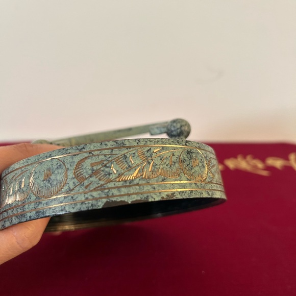 Vintage Timeless Oriental  Engraved Brass Jar with Lid - Picture 7 of 7